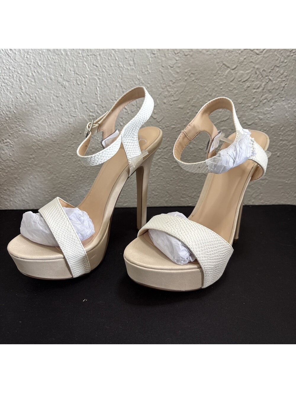 My Delicious Shoes White Platform Stiletto Sandals Size 6